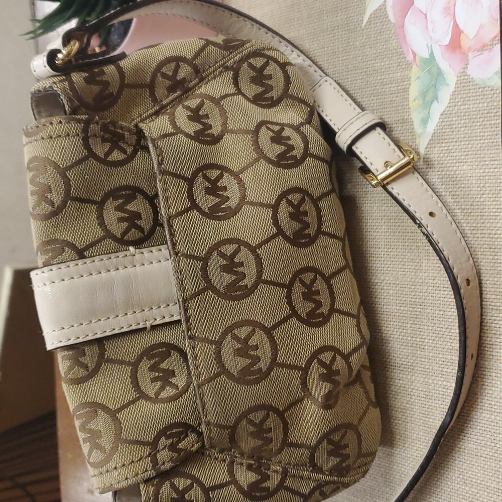 Michael Kors Crossbody - Picture 3 of 7